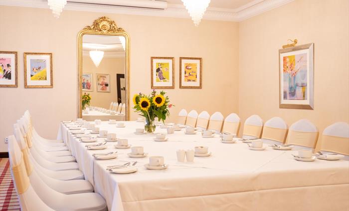 The ideal location for intimate dinners, meetings & more